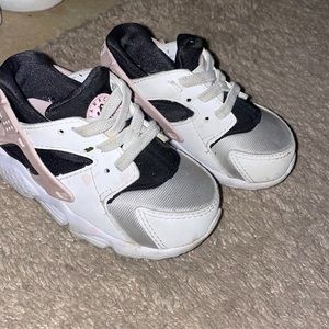 nike huarache little girls 5c